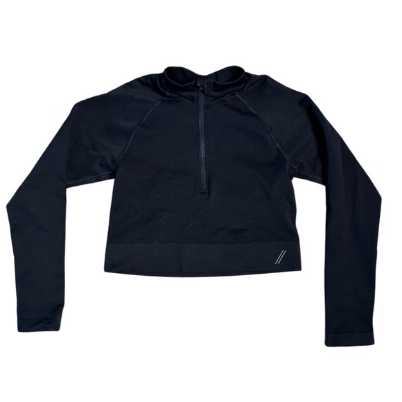 BLACK TALA SPORTS TOP 🖤 - Picture 1 of 3